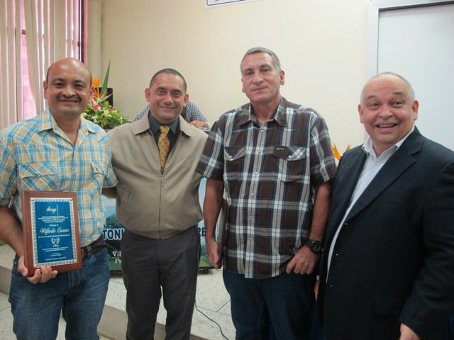 Wilfredo Cuares  (25 años de servicio)